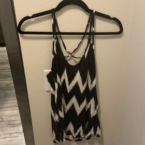 Size L Black and white chevron tank